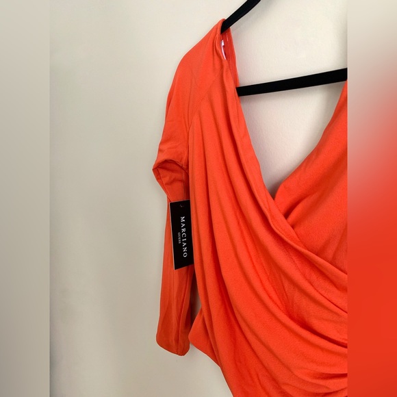 🆕NWT! Marciano Megan Top in Fenna Red, Size Medium - Picture 4 of 5